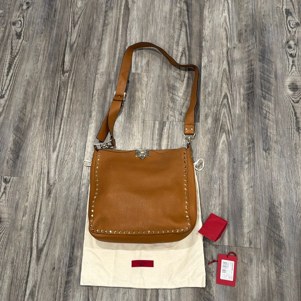 Valentino Garavani ROCKSTUD CALFSKIN HOBO BAG Light Cuir Tobacco Brown Crossbody - Picture 3 of 16